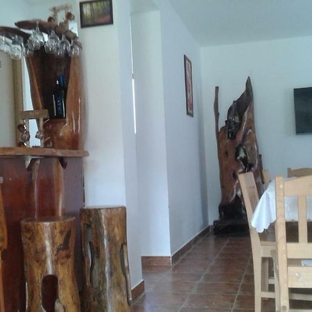 Отель Pensiunea Casa Vanatorului Oteleni Экстерьер фото