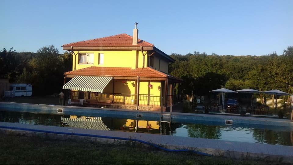 Отель Pensiunea Casa Vanatorului Oteleni Экстерьер фото