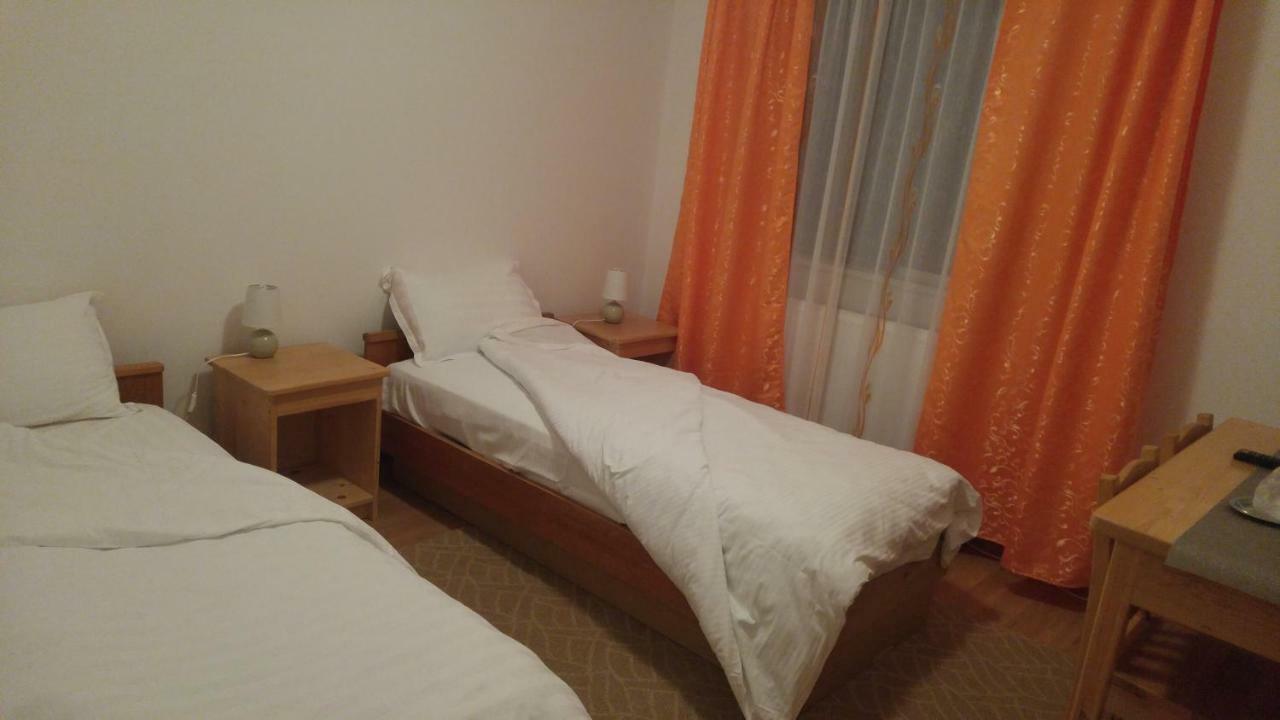 Отель Pensiunea Casa Vanatorului Oteleni Экстерьер фото